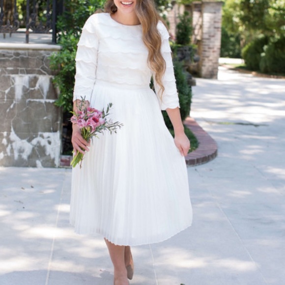 Brand New Dainty Jewells White Petals And Pleats Dress - Picture 2 of 2
